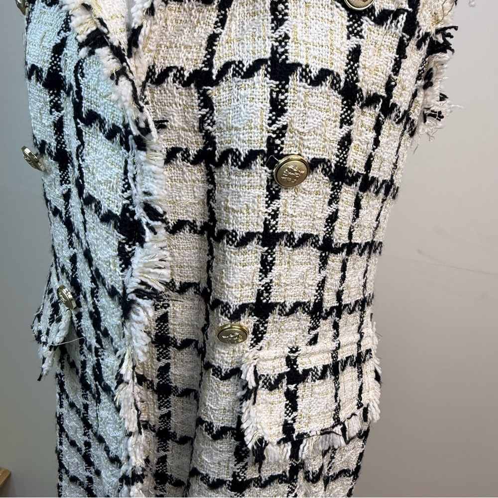 NEW Women’s Black & White Tweed Sleeveless Vest Jacket Gold Buttons Fringe Trim - Picture 10 of 16